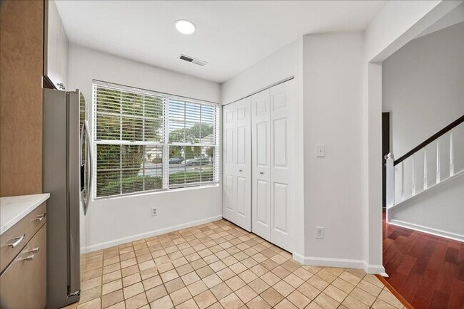 Building Photo - 1371 Le Parc Terrace