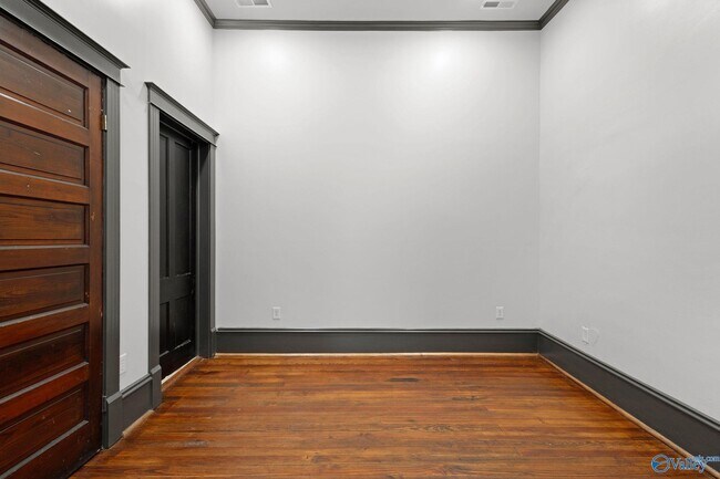 Building Photo - 719 Bank St NW