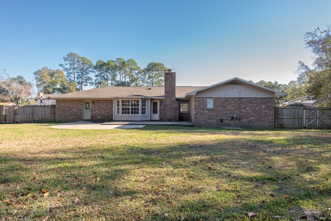 Building Photo - 8238 Li Fair Dr