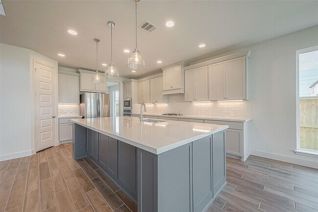 Building Photo - 29803 Breezy Pnes Lp