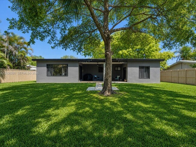 Building Photo - 400 NW 30th Ct