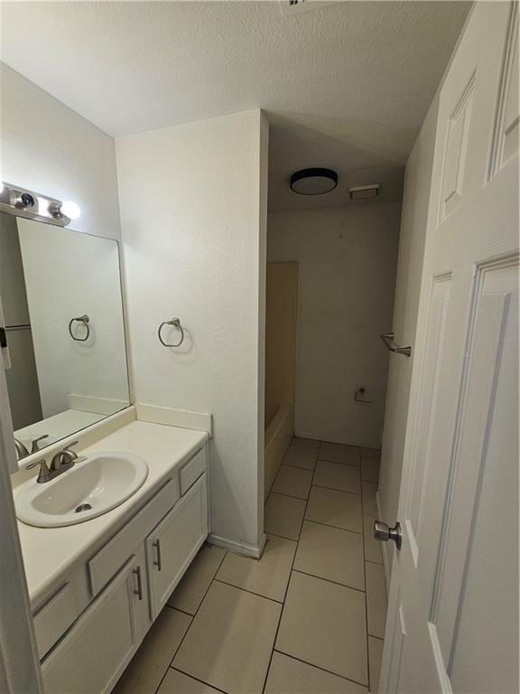 Building Photo - 2326 W Roselawn St