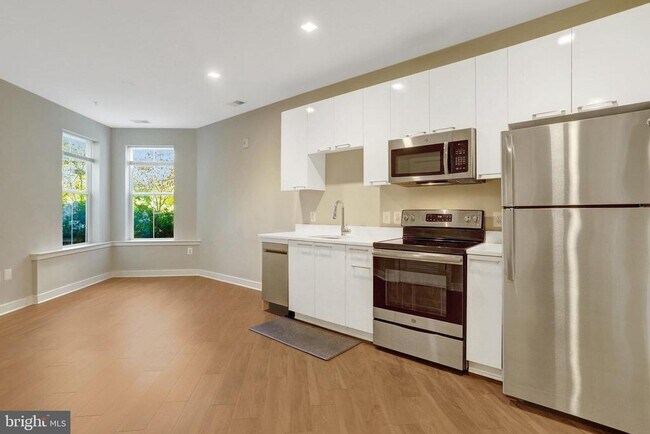 Building Photo - 989 S Buchanan St