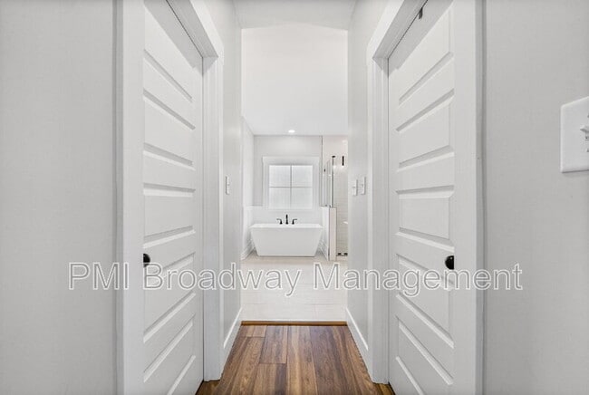 Building Photo - 181 Sherlock Dr