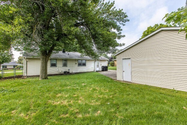 Building Photo - 304 Martin St