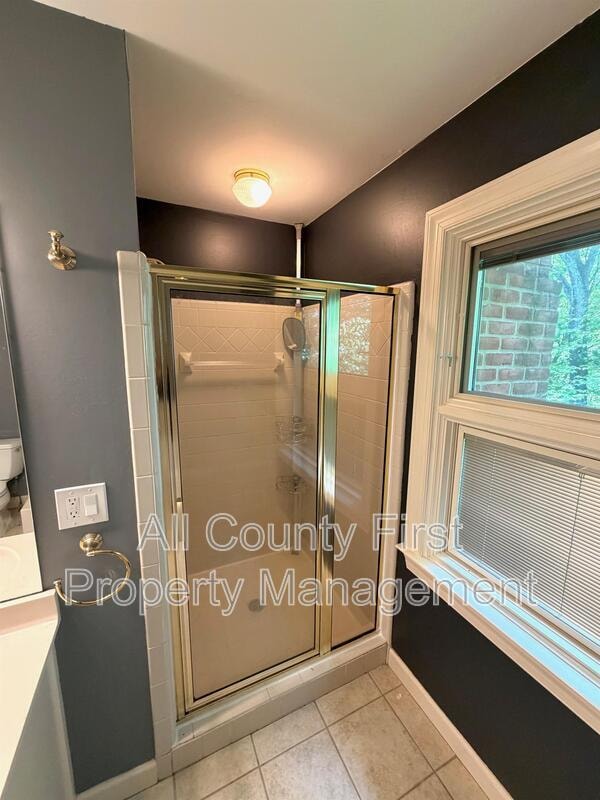 Building Photo - 2438 Kings Arms Dr