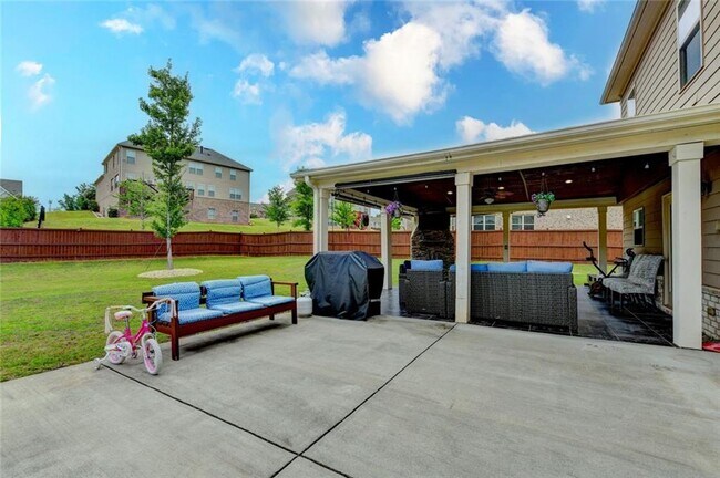 Building Photo - 6035 Ashborough Park