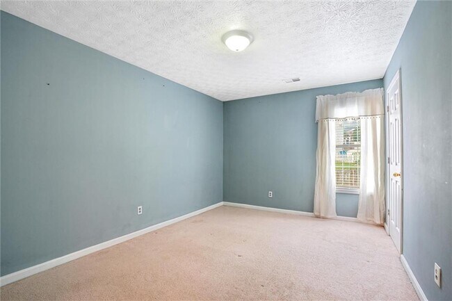 Building Photo - 375 Shadetree Ln