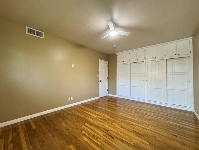 Building Photo - 1232 Longview Dr