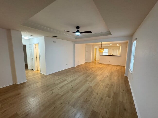 Building Photo - CUTE ONE STORY FEATURING WOOD STYLE VINYL ...
