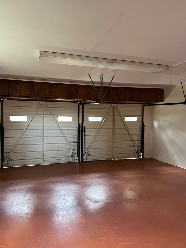 Building Photo - 102 Victoria Dr