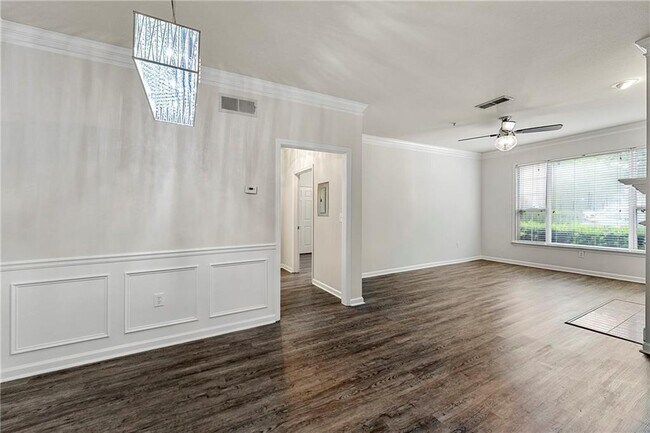 Building Photo - 2400 Cumberland Pkwy SE