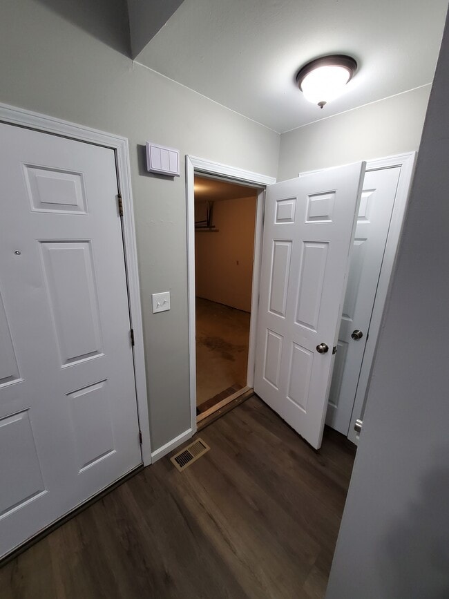 Building Photo - 12 Pebble Ct