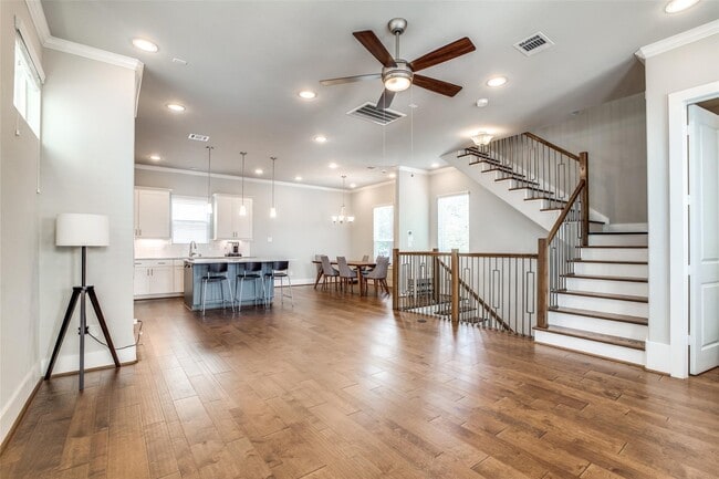 Building Photo - 412 W 28th St