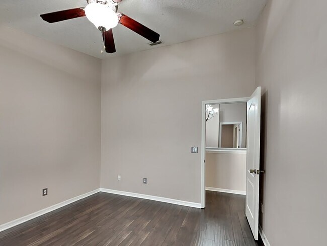 Building Photo - 524 Quail View Ct