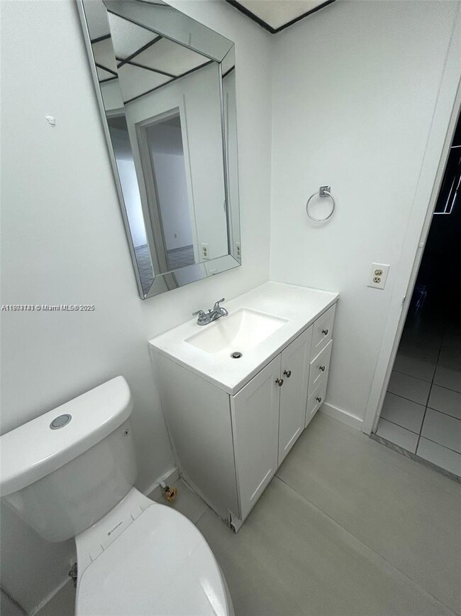 Building Photo - 1225 NE 124th St