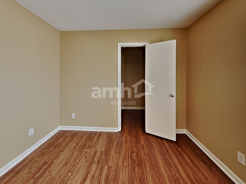 Building Photo - 10628 Glenayr Dr