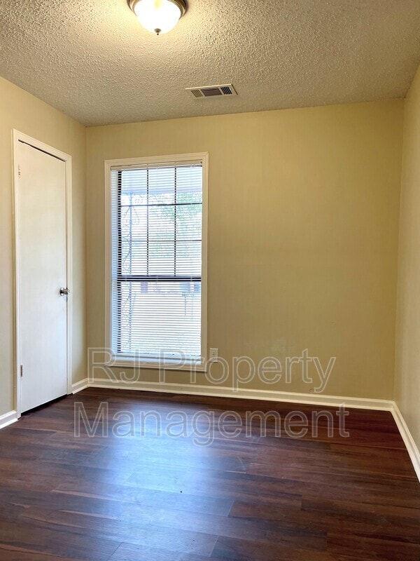 Building Photo - 5297 Breckenwood Dr