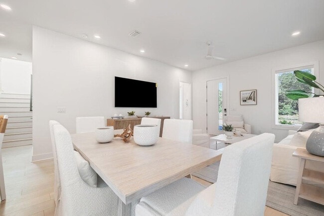 Building Photo - 31 Sarah St