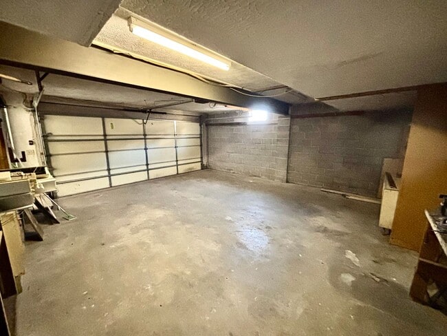 Building Photo - 3324 S 159th St