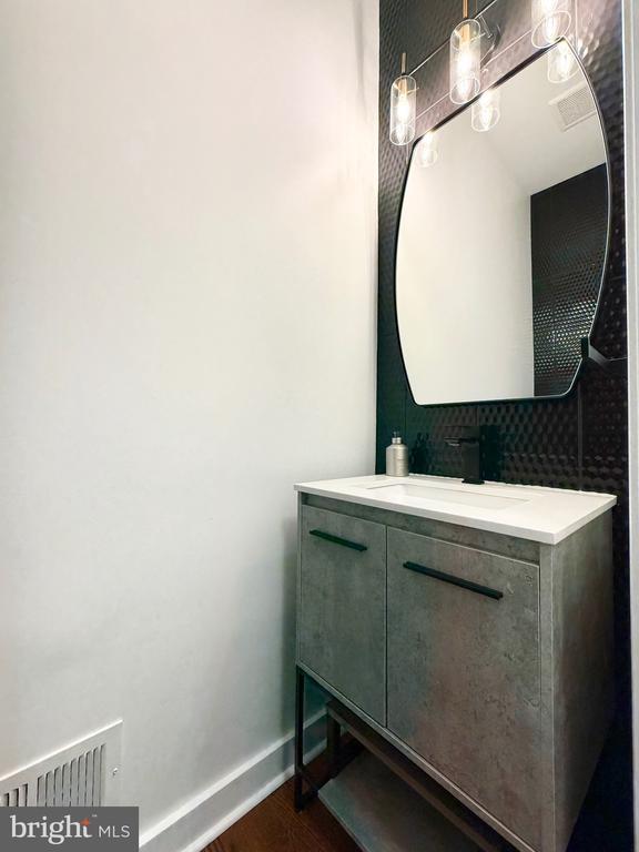 Building Photo - 308 Roarks Trail