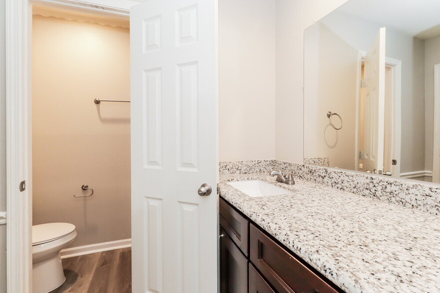 Building Photo - 7327 Shady Vale Ln