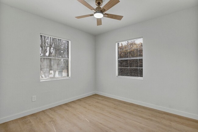 Building Photo - Beautifully Refreshed 3-Bedroom Home – Modern Kitchen & Spacious Interior