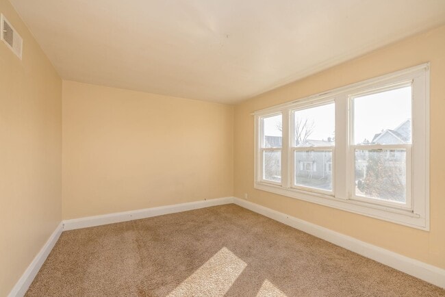 Building Photo - 17 6th St