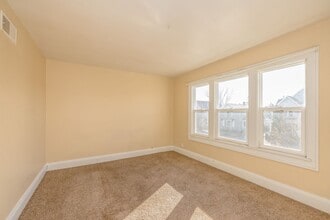 Building Photo - 17 6th St