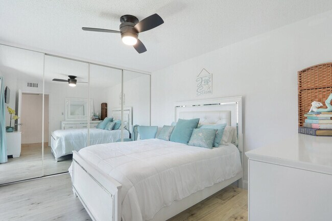 Building Photo - 1614 16th Ln