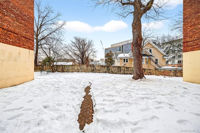 Building Photo - 2 Greenridge Ave