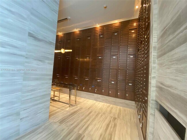 Building Photo - 2000 Metropica Wy