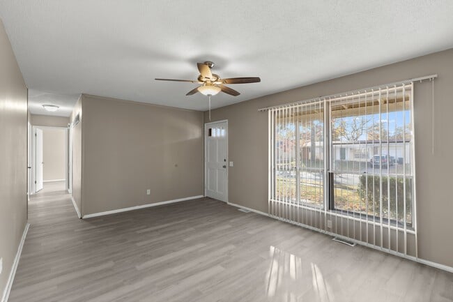 Building Photo - 695 Charvel Dr