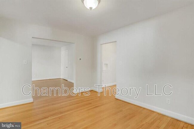 Building Photo - 530 N Nelson St