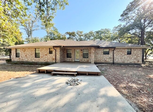 Building Photo - 124 Forest Dr