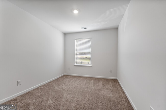 Building Photo - 160 Hazel Dr