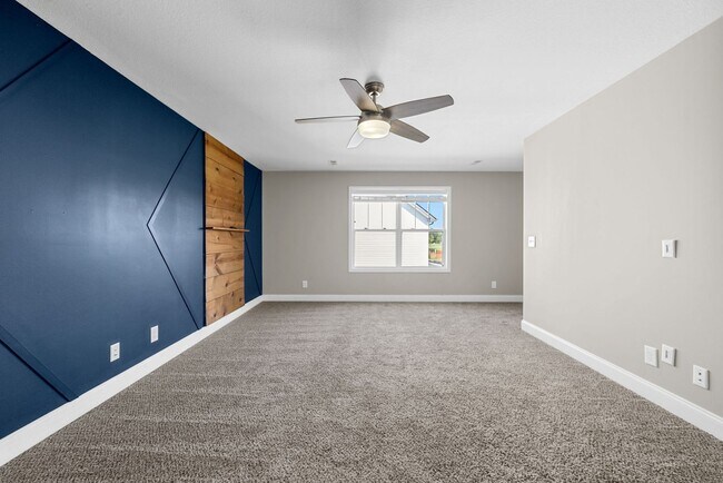 Building Photo - Pet Friendly Three Bedroom with Bonus!