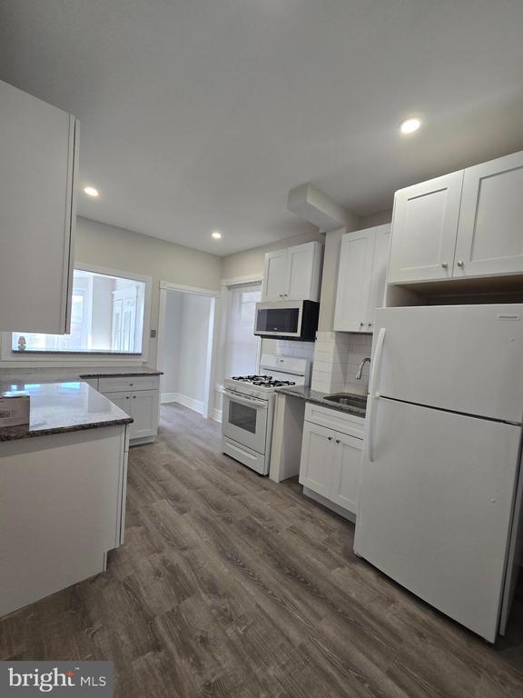 Building Photo - 5211 Ridge Ave