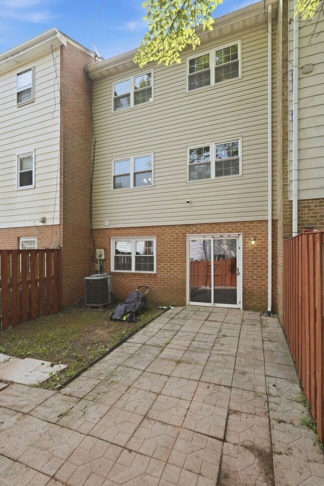 Building Photo - 9178 Laurelwood Ct