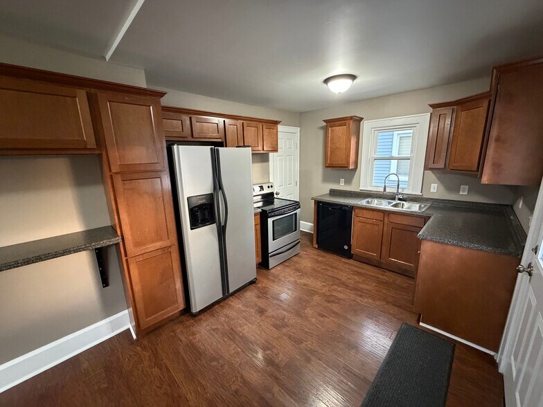 Building Photo - 650 Sherman St