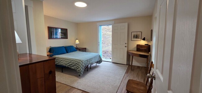 Building Photo - 304 Clancy St