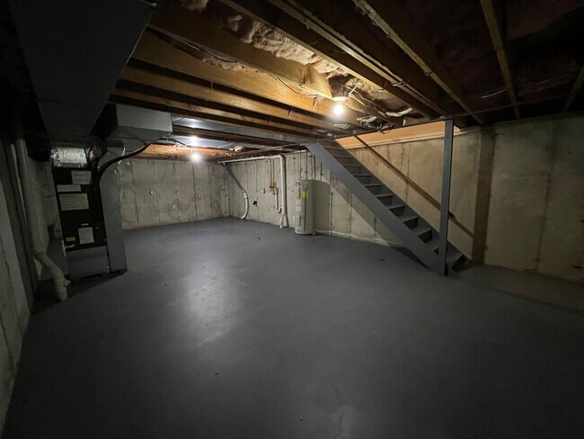 Building Photo - 3 bedroom Townhouse - Northampton School District