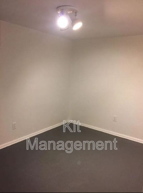 Building Photo - 536 W Poinsetta Ave