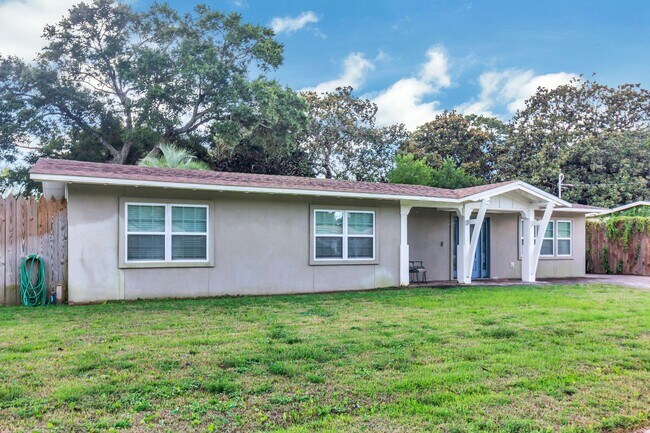 Building Photo - 221 S Lorraine Dr