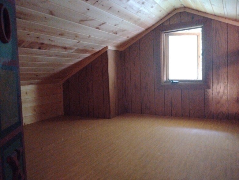 Loft - 270 River Road 2
