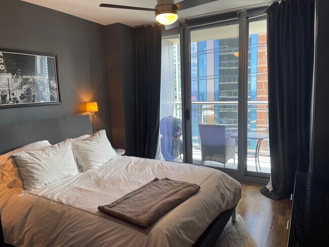 Building Photo - 450 E Waterside Dr