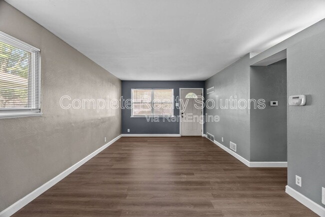 Building Photo - 10720 Spring Garden Dr