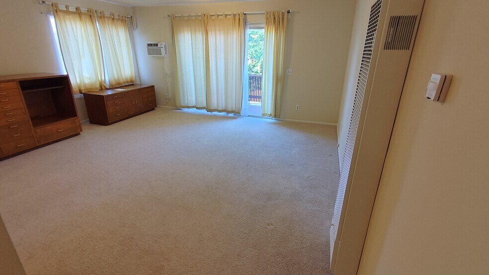 Master bedroom - 2471 Riverside Pl