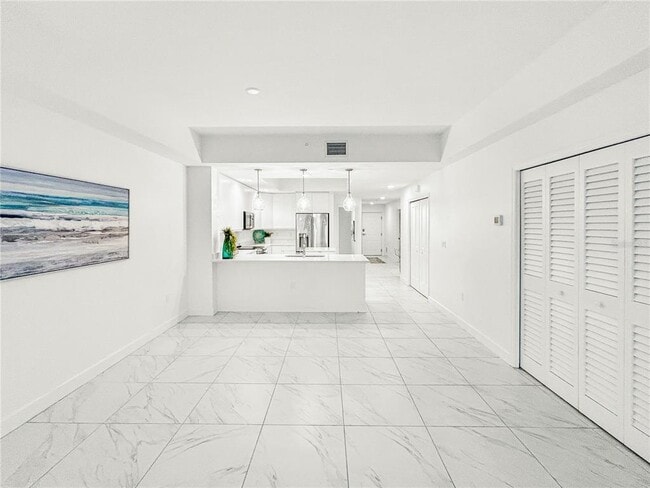 Building Photo - 125 Island Way