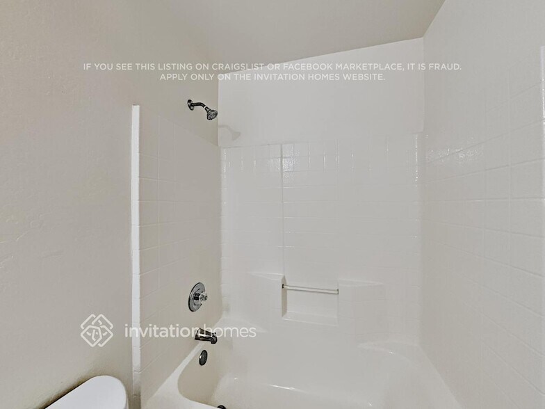 Building Photo - 2841 W La Salle St